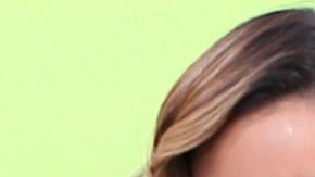 Aleska Génesis con la presentadora Chicky Bombom en el programa "En Casa con Telemundo" (Telemundo)/Miami, 21 de mayo 2024.