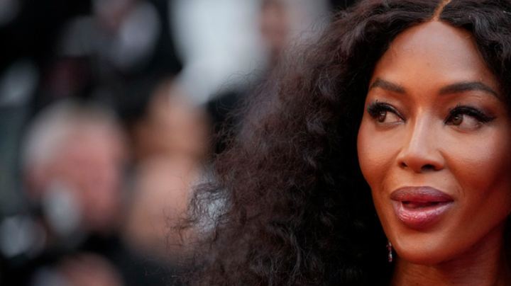 Naomi Campbell posa para los fotógrafos a su llegada al estreno de la película 'Furiosa: A Mad Max Saga' en el 77° festival internacional de cine, Cannes, sur de Francia, el miércoles 15 de mayo de 2024.