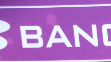 Shanik Berman desfiló por la alfombra morada de la obra "Aladdin"/México, 17 de noviembre 2021.