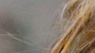 Belinda trata de escapar de la prensa por segunda vez.