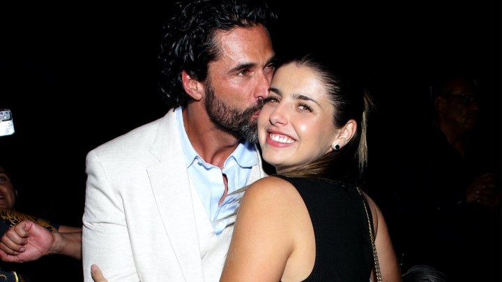 Michelle Renaud y Matías Novoa ya tienen en sus brazos a su primer bebé en conjunto.