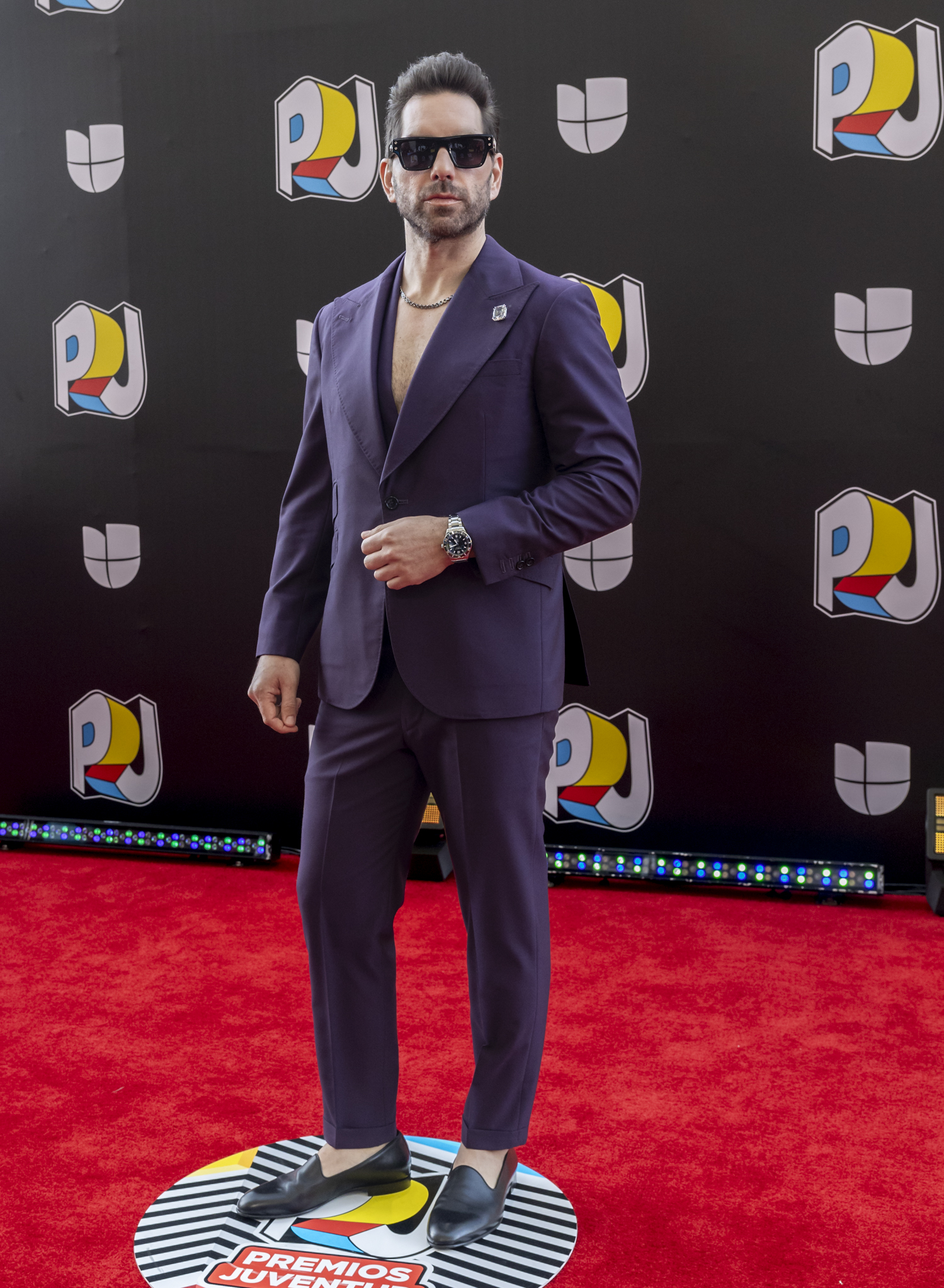 Arap Bethke en la alfombra roja de los Premios Juventud 2024.