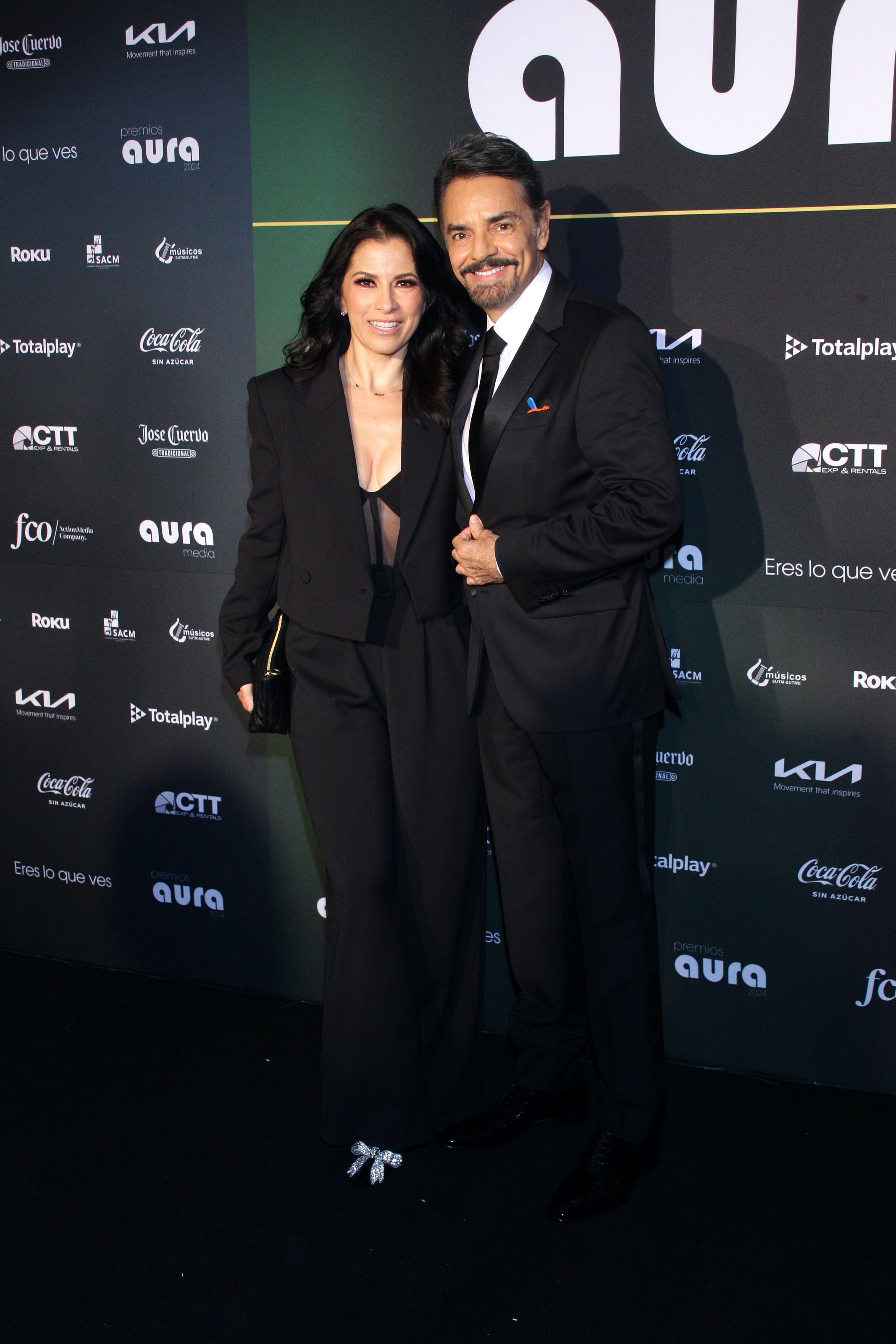 Eugenio Derbez y Alessandra Rosaldo en la alfombra de los Premios Aura, los primeros reconocimientos a las series de streaming del último año/México, 3 de julio 2024.