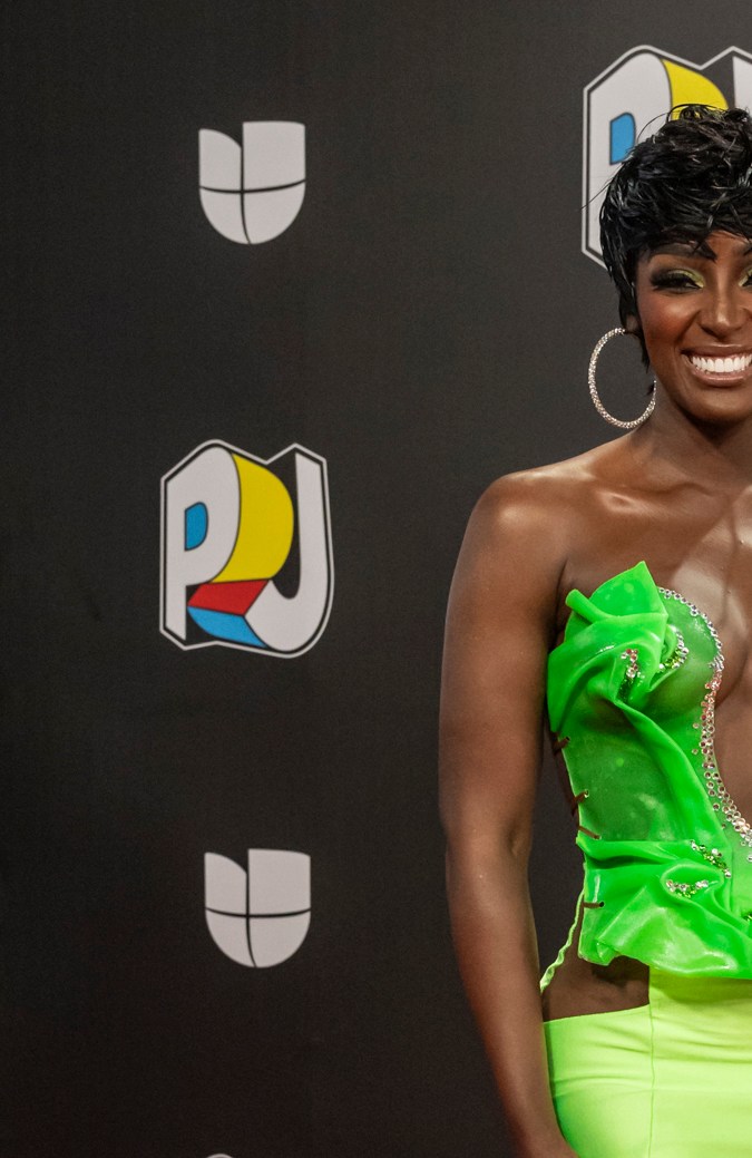 Amara La Negra en la alfombra roja de los Premios Juventud.
