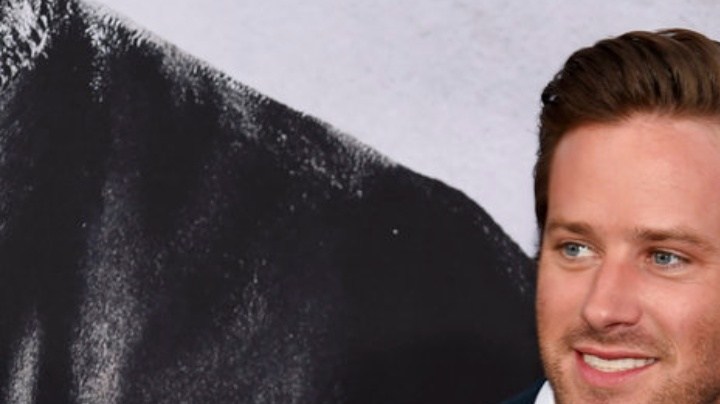 Armie Hammer quiso marcar a su novia con un cuchillo.