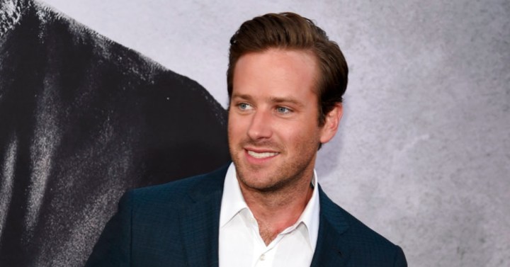 Armie Hammer quiso marcar a su novia con un cuchillo.