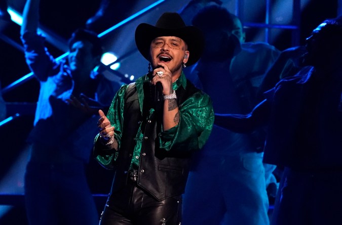 Christian Nodal se encuentra de gira por Europa.