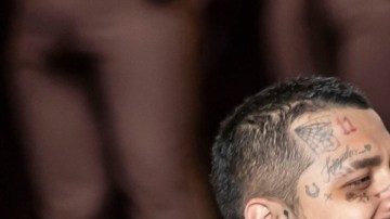 Christian Nodal y Ángela Aguilar caminaron al altar con sus padres.