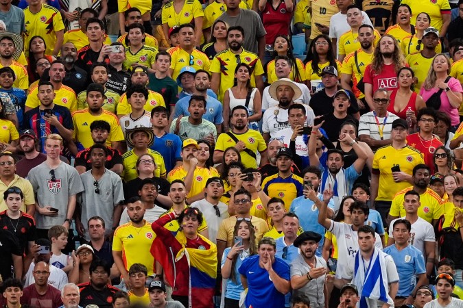 Fanaticada de las selecciones de fútbol de Argentina y Colombia en la Copa América 2024.