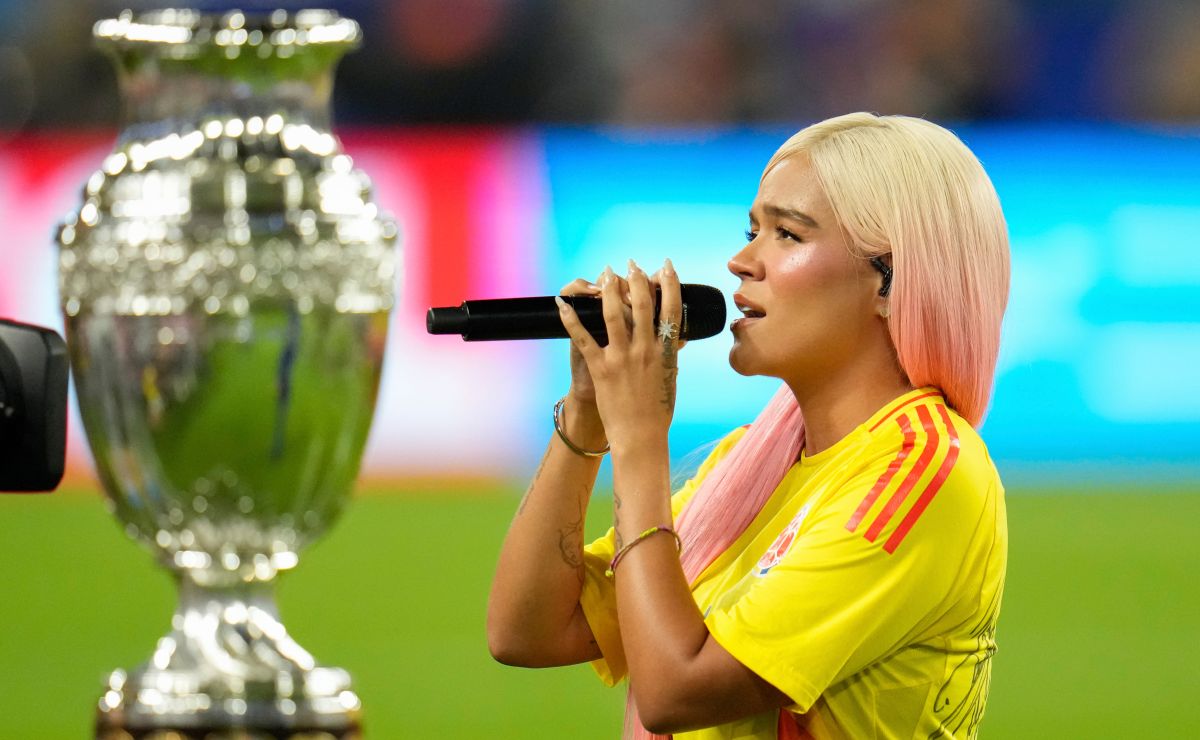 Karol G cantó el himno de Colombia en la final de la Copa América 2024 ...