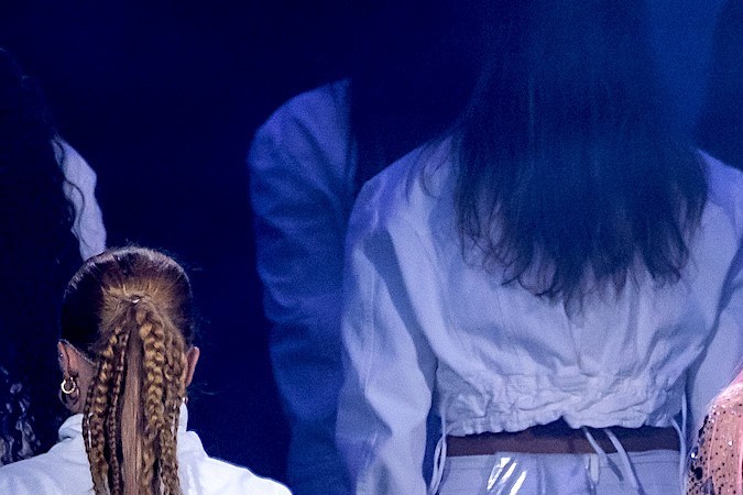 Karol G se presenta en el escenario del Estadio Santiago Bernabéu de la capital española.