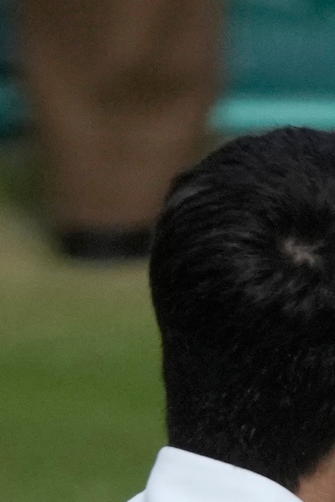 Kate Middleton entrega la copa a Carlos Alcaraz.