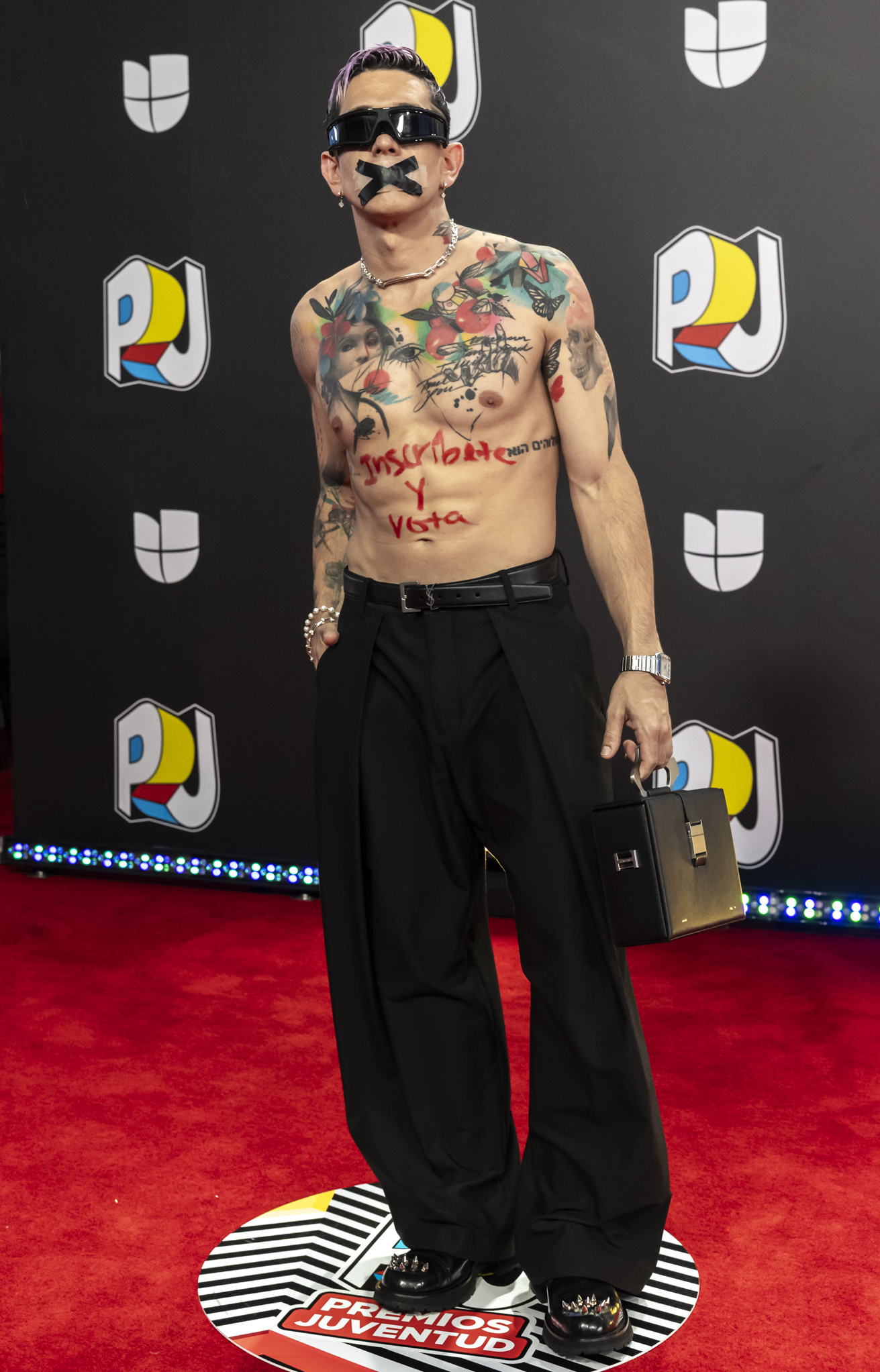 Leny Tavárez en la alfombra roja de los Premios Juventud.