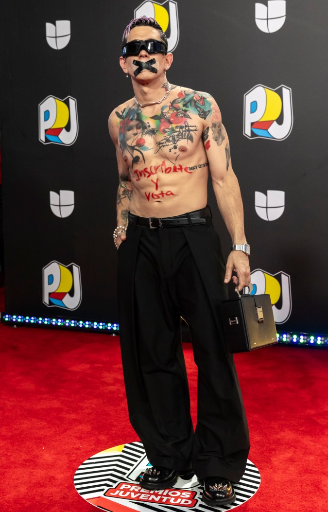 Leny Tavárez en la alfombra roja de los Premios Juventud.