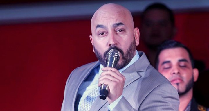 Lupillo Rivera expresó su molestia con las presentadoras de 'La mesa caliente'.