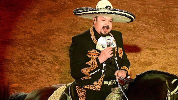 Pepe Aguilar cantó ‘Mira quién lo dice’ en el show de Jimmy Kimmel.