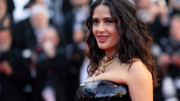 Salma Hayek llevó la antorcha en el Palacio de Versalles.