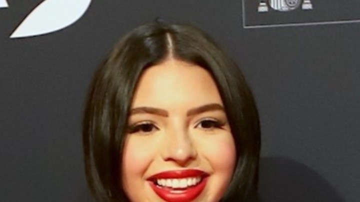 Ángela Aguilar parece haber imitado un look de Cazzu.