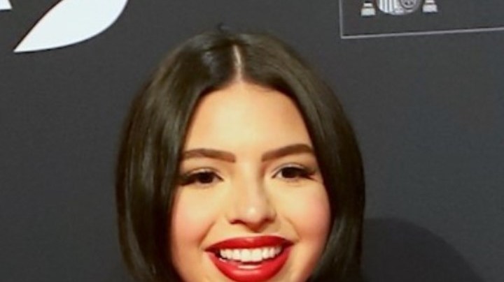 Ángela Aguilar parece haber imitado un look de Cazzu.