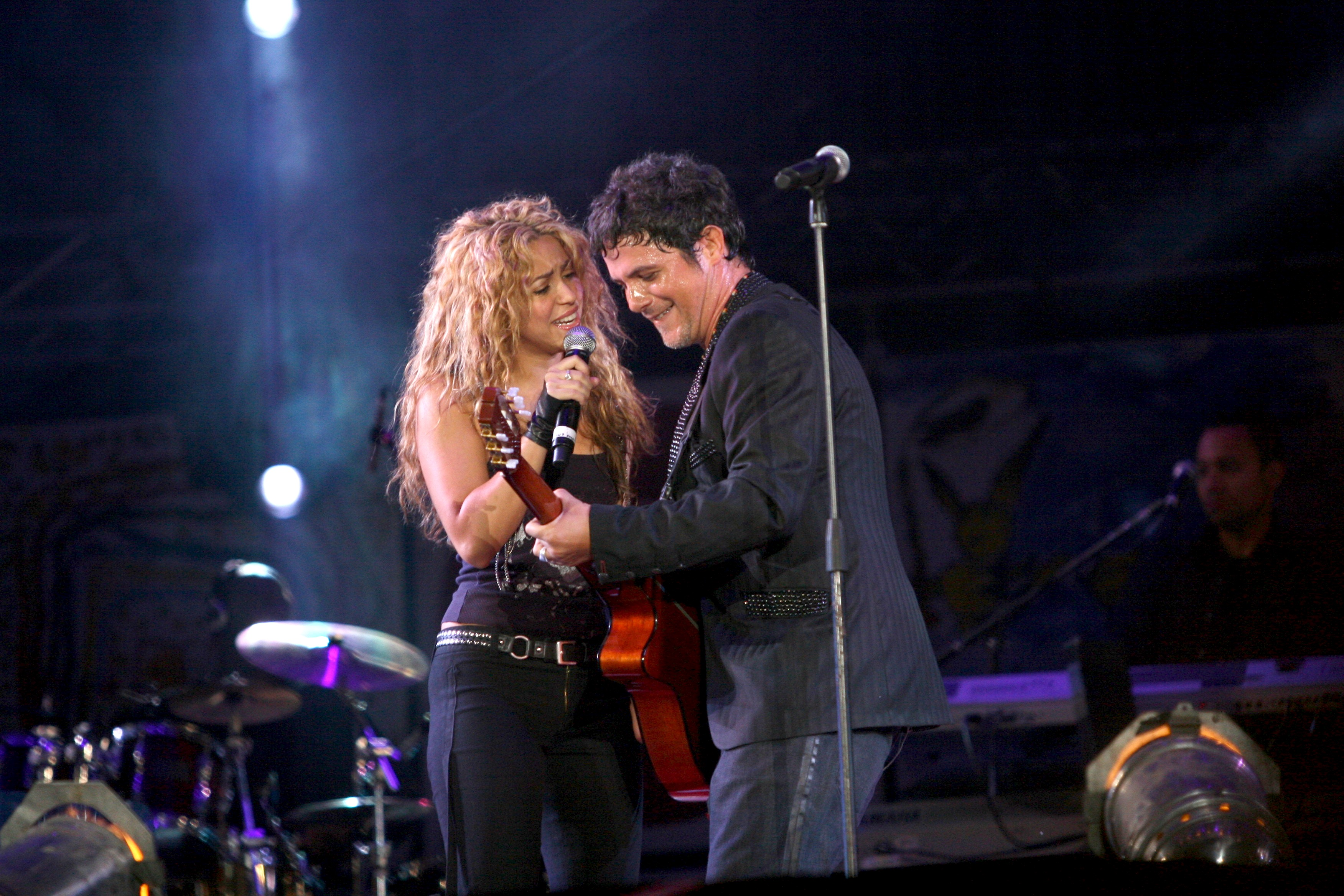 Shakira y Alejandro Sanz tienen dos temas musicales juntos.