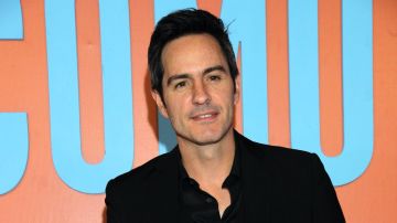 Mauricio Ochmann posa con su nueva novia en redes.