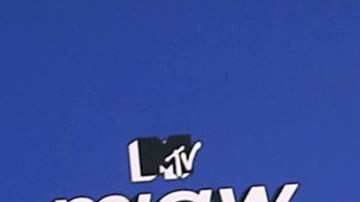 "Potro" Caballero y Karime Pindter se abrazaron en 'Lsa Casa de los Famosos México 2'.