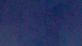 Cazzu disfruta sus días bailando en una discoteca.