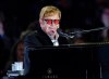 Elton John estaría sufriendo de un problema en la vista.