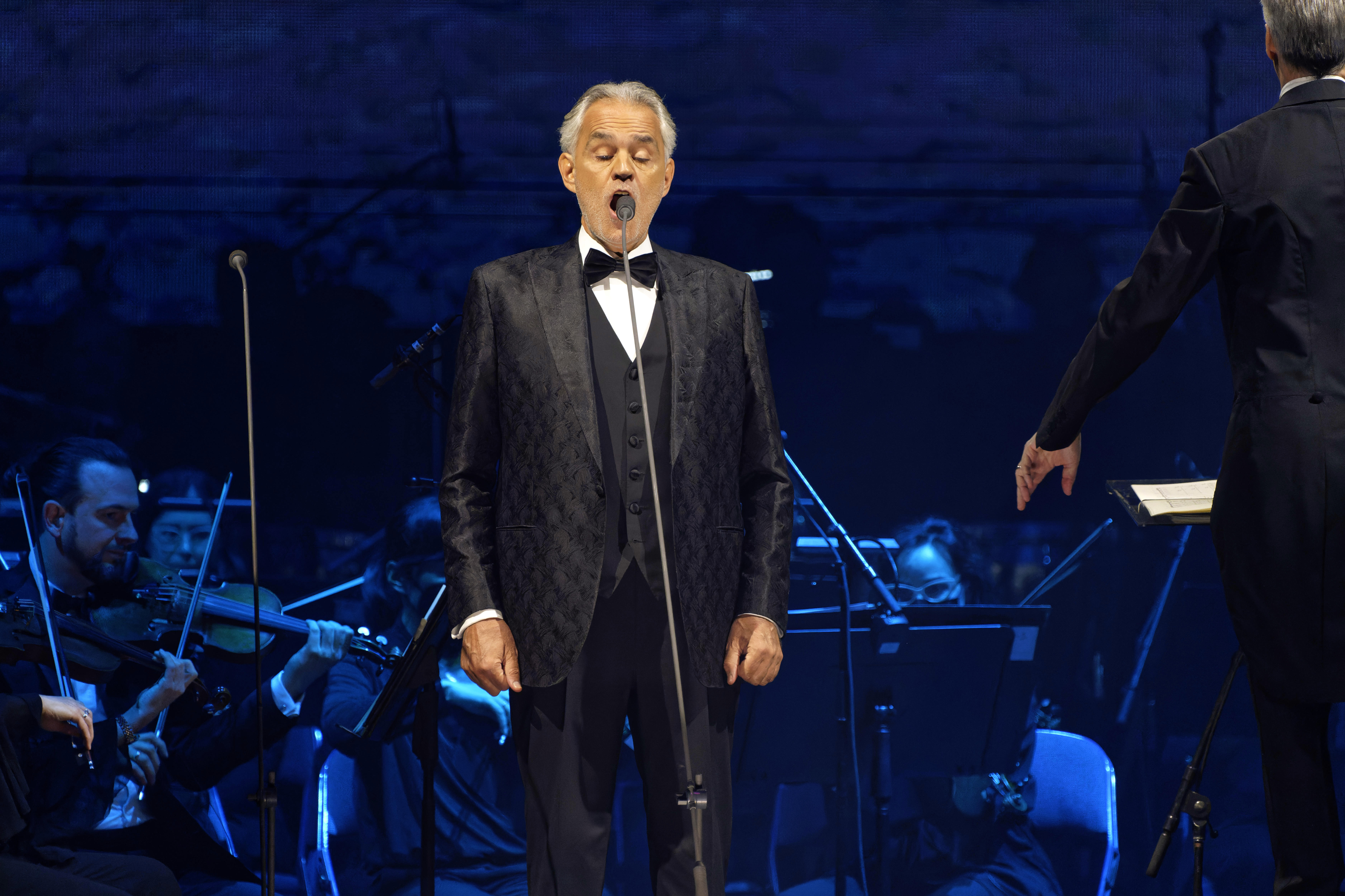 Andrea Bocelli se presentó el sábado 20 de mayo de 2023 en el Allstate Arena de Rosemont, Illinois.