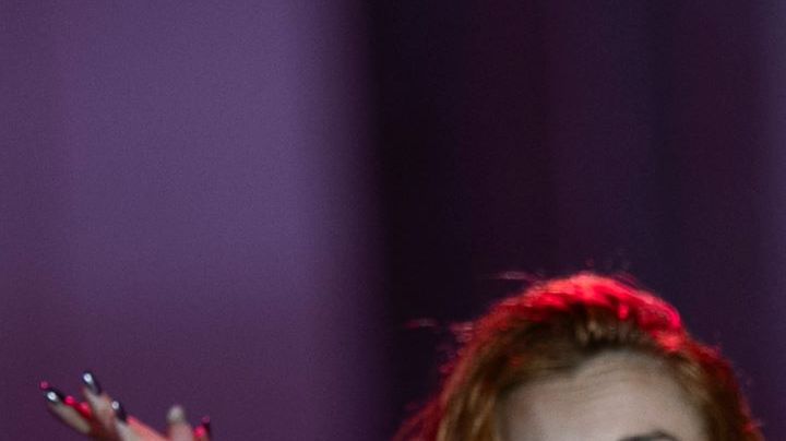 Alek Syntek arrojó un álbum de Karol G al inodoro hace varios meses.