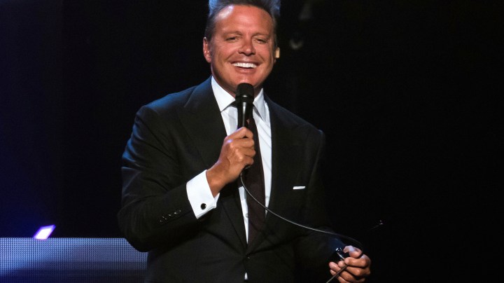 Luis Miguel se habría casado con su novia Paloma Cuevas.