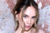 Belinda sufrió terrible caída en desfile de la Semana de la Moda en París.