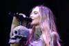 Belinda pasó un bochornoso momento en la pasarela de la Semana de la Moda de Paris.
