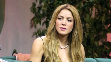 Shakira pasa incómodo momento en una discoteca.