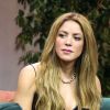 Shakira pasa incómodo momento en una discoteca.