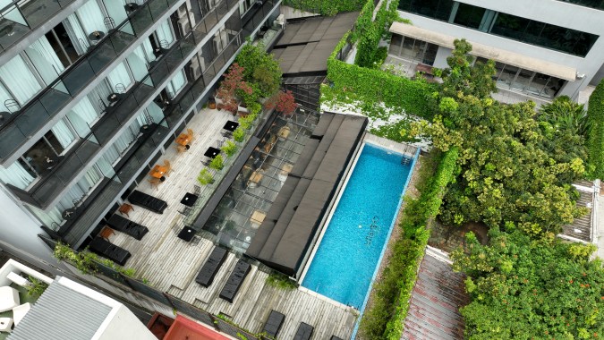 El patio del hotel donde Liam Payne fue encontrado muerto tras caer del balcón del tercer piso