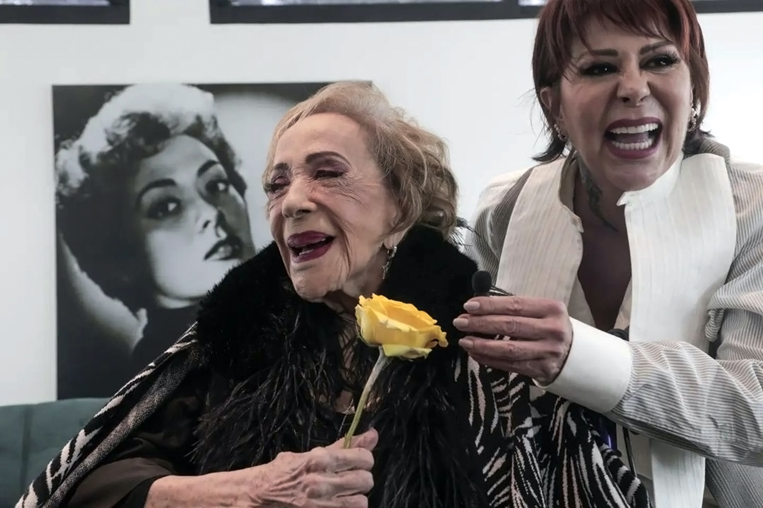 Alejandra Guzmán junto a su madre, Silvia Pinal.