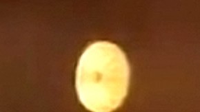 Christian Nodal y Ángela Aguilar posan juntos en la alfombra roja de la sesión acústica de los Latin Grammy.