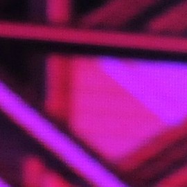 Cristian Castro defiende a su novia en pleno programa argentino.