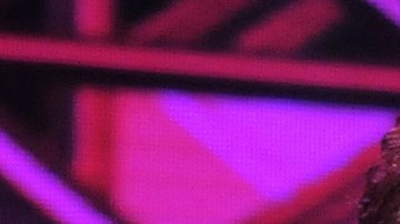 Cristian Castro defiende a su novia en pleno programa argentino.