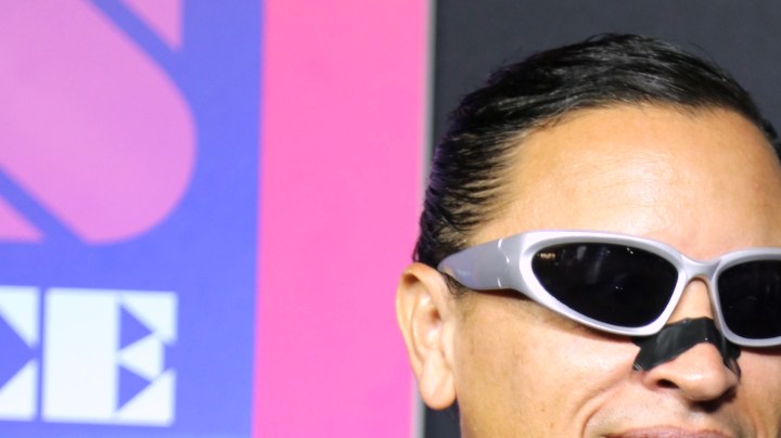 Elvis Crespo busca "novias" tras anunciarse su demanda de divorcio.