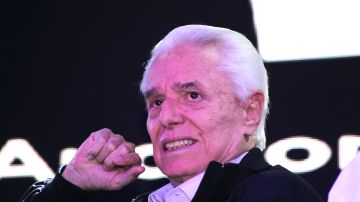 Enrique Guzmán se pronuncia ante el posible alcoholismo de Alejandra Guzmán.