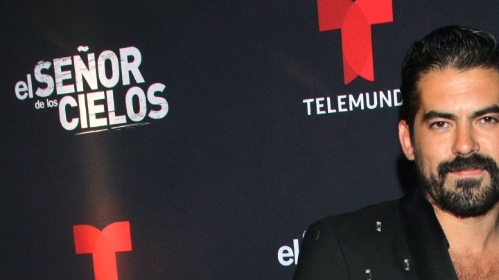Iván Arana y Fabiola Guajardo protagonizan 'La jefa' en Telemundo.