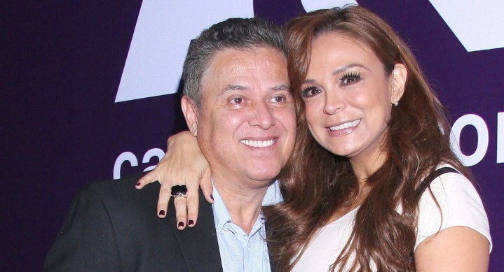 Critican a Brenda y Mario Bezares sale en su defensa.