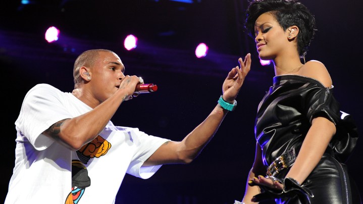 Chris Brown golpeó a Rihanna mientras tenían una relación sentimental.