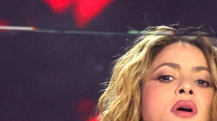 Shakira no habría querido a Ángela Aguilar en su fiesta de 'Soltera'.