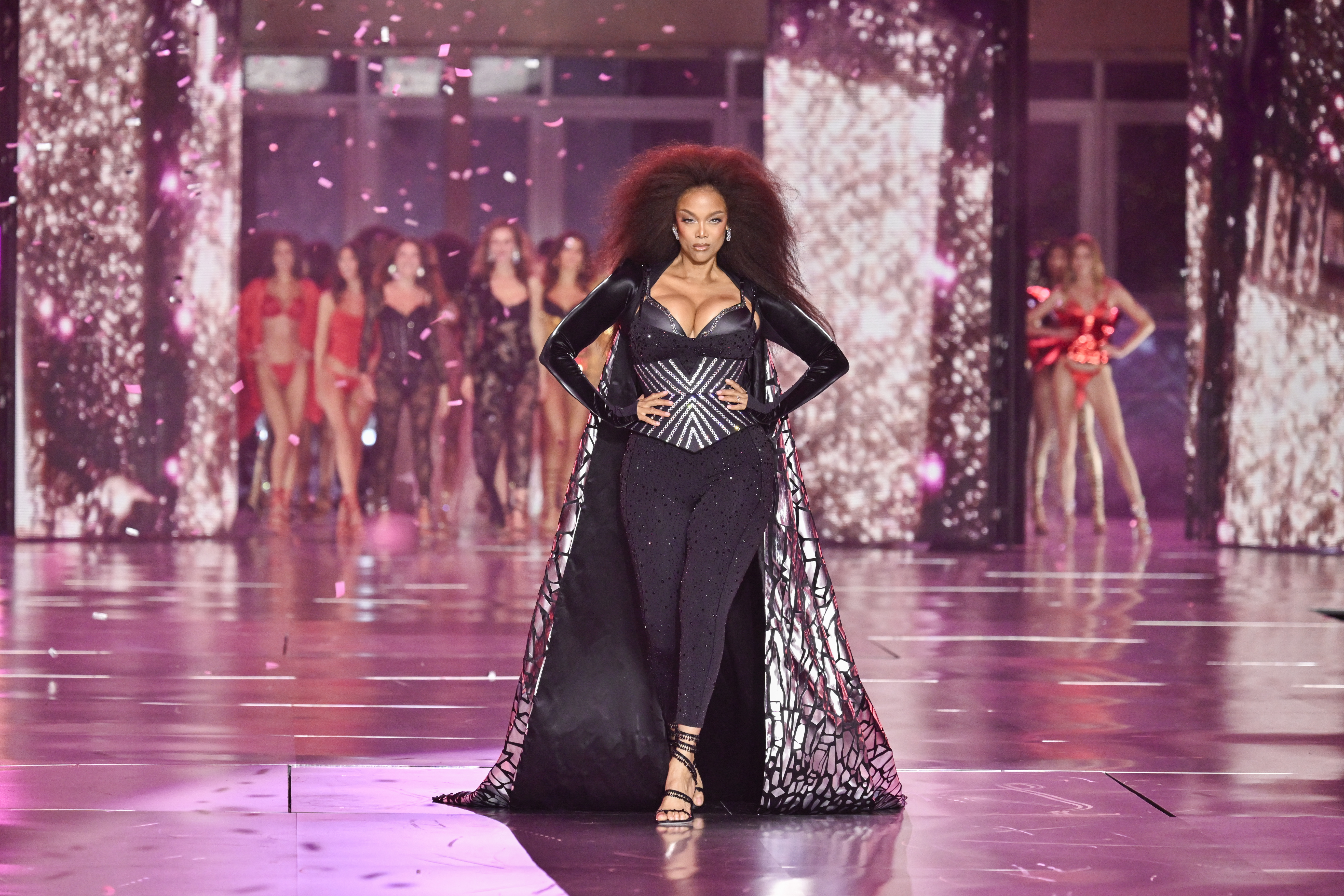 Tyra Banks cerró el 'Victoria's Secret Fashion Show'.