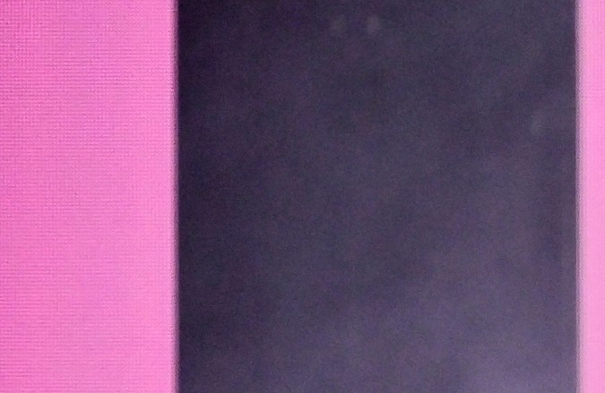 La modelo Doutzen Kroes esperando al fondo a la derecha para hacer su pasarela en el Victoria's Secret Fashion Show.