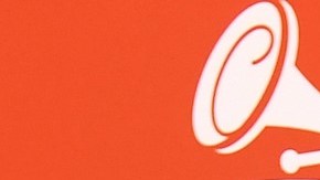 Ángela Aguilar y Christian Nodal hacen su debut como esposo en una alfombra roja.