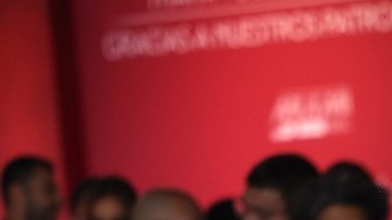Ángela Aguilar y Nodal posan en la alfombra roja junto a Marc Anthony y Nadia Ferreira.